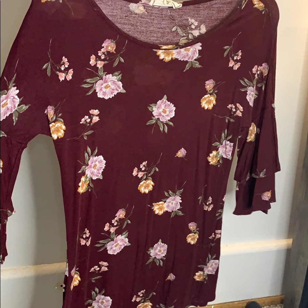Maroon 3/4 sleeve flower top